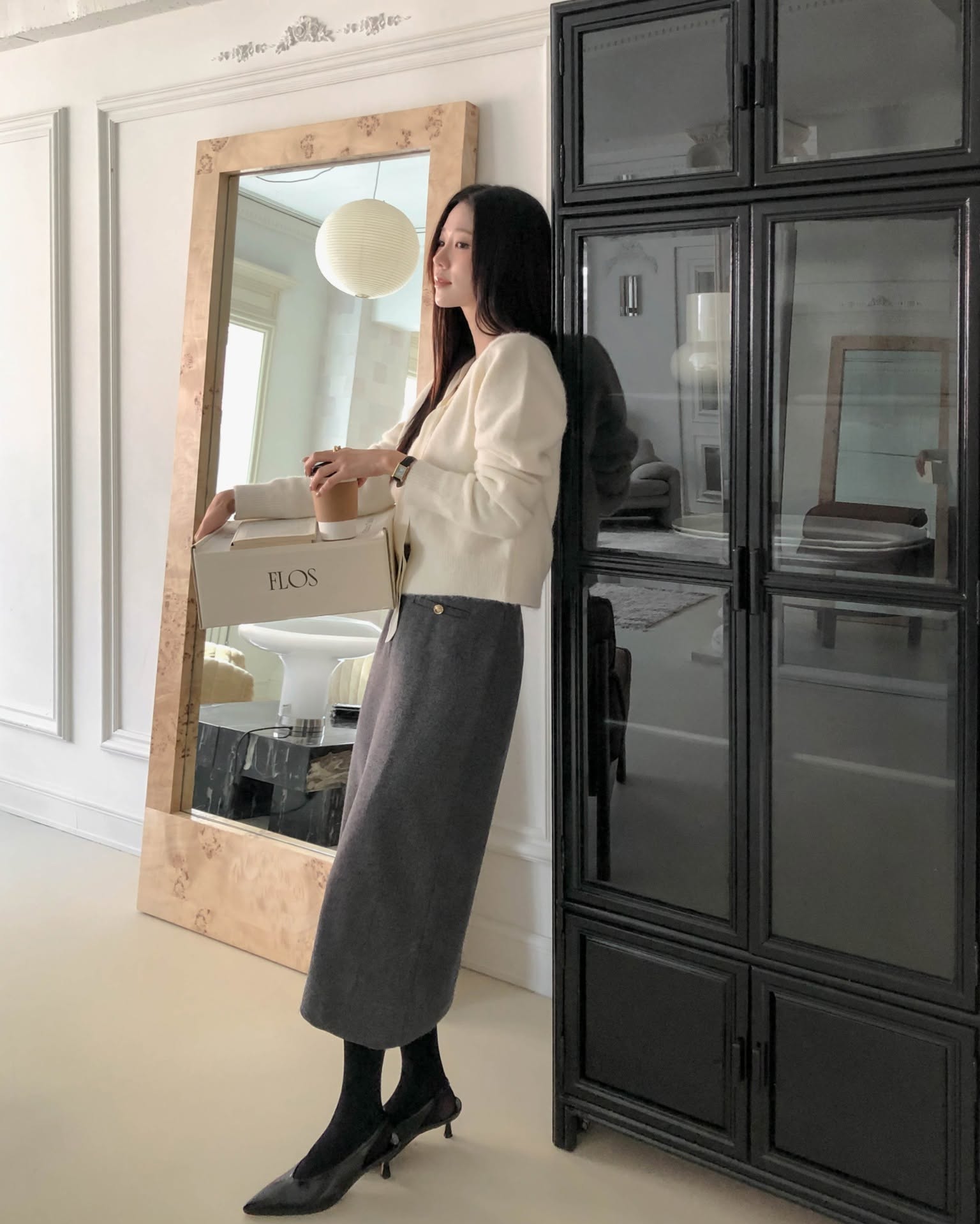 Áo len và chân váy: Bộ đôi siêu nữ tính và thanh lịch, đẹp khó cưỡng trong mùa đông- Ảnh 1. Áo len và chân váy: Bộ đôi siêu nữ tính và thanh lịch, đẹp khó cưỡng trong mùa đông- Ảnh 1.