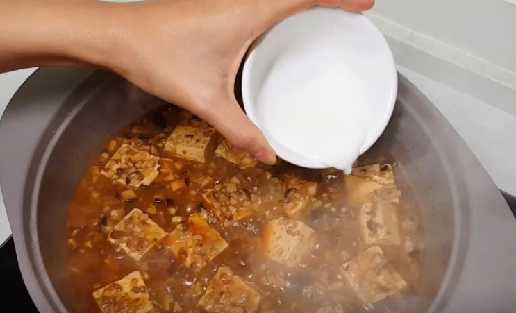 Đừng chiên đậu phụ nữa, nấu theo cách này để có món ăn mềm mịn, ngon đến mức muốn ăn thêm 2 bát cơm- Ảnh 4. Đừng chiên đậu phụ nữa, nấu theo cách này để có món ăn mềm mịn, ngon đến mức muốn ăn thêm 2 bát cơm- Ảnh 4.