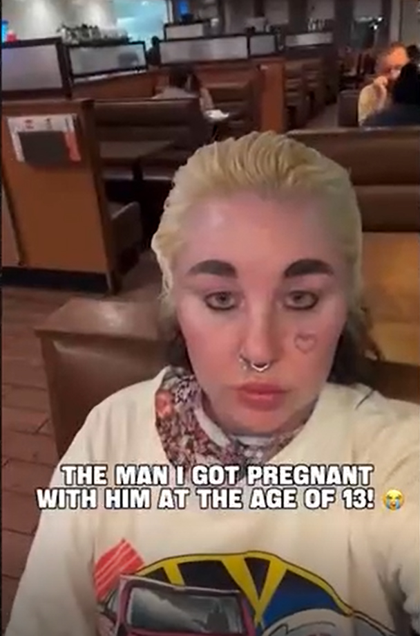 Tin sốc: Nữ hoàng phim teen lộ video trong bồn tắm, mang thai với “ông trùm” khi mới 13 tuổi?- Ảnh 1. Tin sốc: Nữ hoàng phim teen lộ video trong bồn tắm, mang thai với “ông trùm” khi mới 13 tuổi?- Ảnh 1.