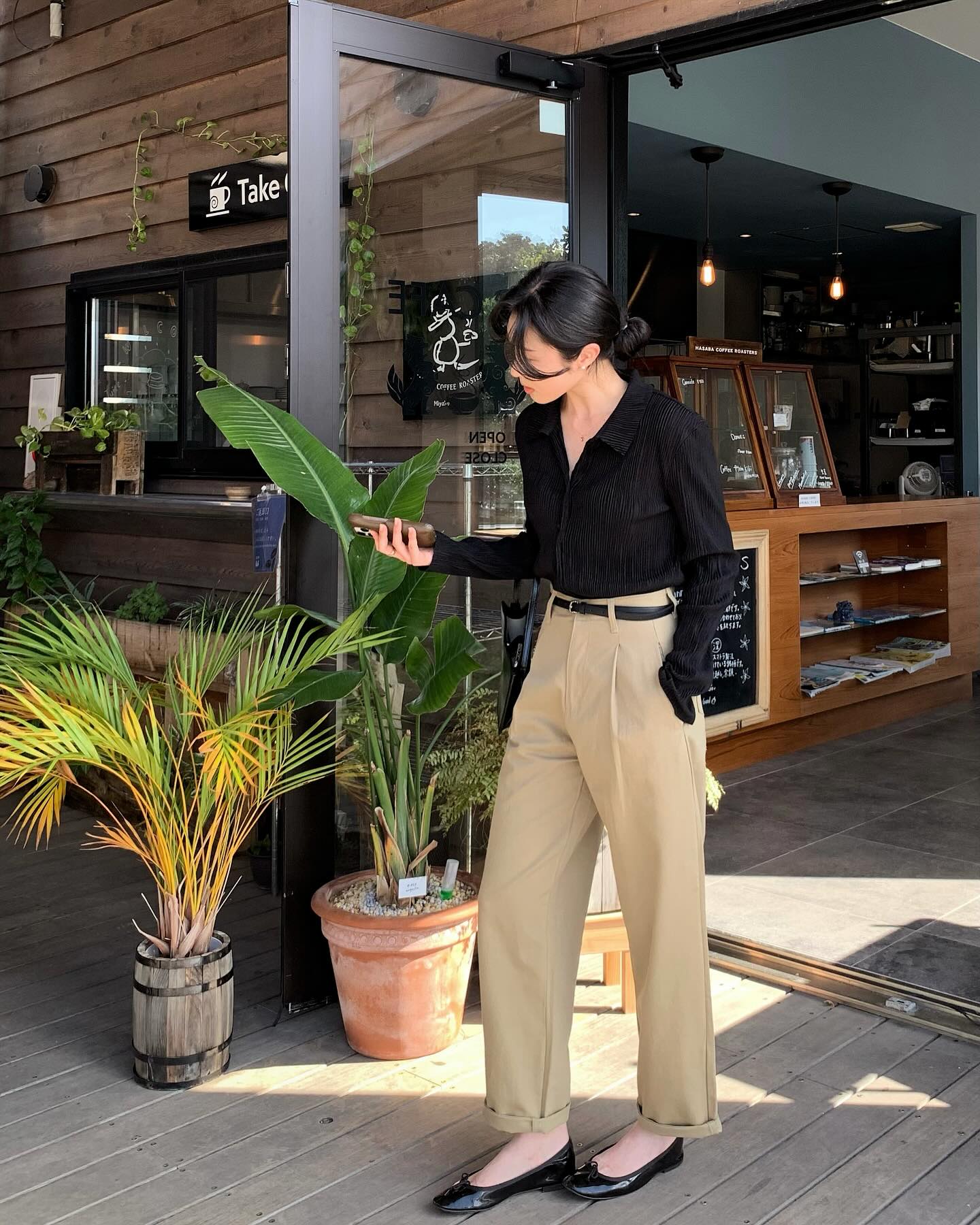 4 mẫu quần công sở này chuẩn thanh lịch, nhưng cũng hack tuổi đỉnh nhất- Ảnh 10. 4 mẫu quần công sở này chuẩn thanh lịch, nhưng cũng hack tuổi đỉnh nhất- Ảnh 10.