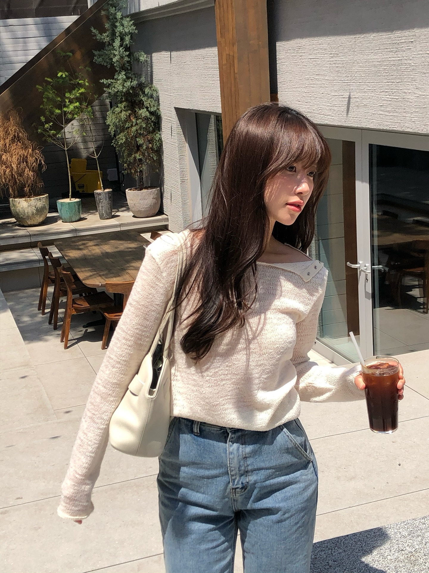 5 item kết hợp hoàn hảo với áo trắng, mặc đẹp chưa bao giờ đơn giản đến thế- Ảnh 11.