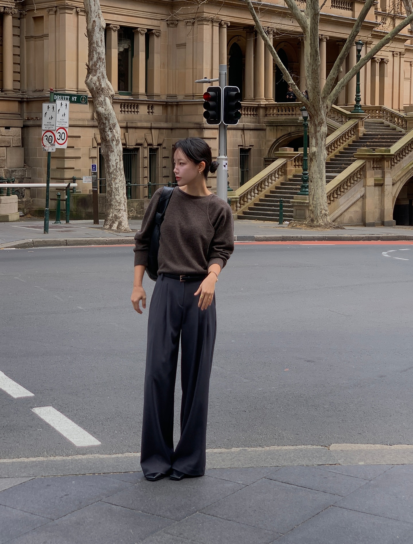 4 mẫu quần công sở này chuẩn thanh lịch, nhưng cũng hack tuổi đỉnh nhất- Ảnh 3. 4 mẫu quần công sở này chuẩn thanh lịch, nhưng cũng hack tuổi đỉnh nhất- Ảnh 3.