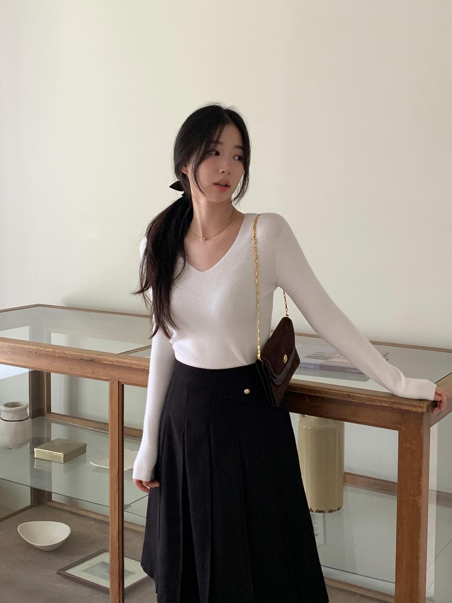 5 item kết hợp hoàn hảo với áo trắng, mặc đẹp chưa bao giờ đơn giản đến thế- Ảnh 1.