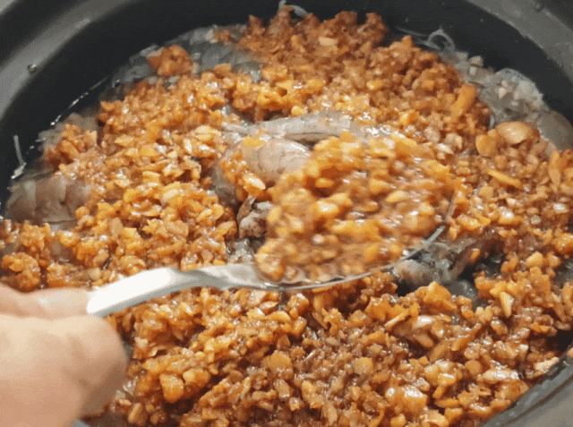 Mẹ tôi khiến cả nhà "mê mẩn" món ăn này: Bữa tối cứ nấu 1 nồi là các thành viên đua nhau ăn hết sạch- Ảnh 11.