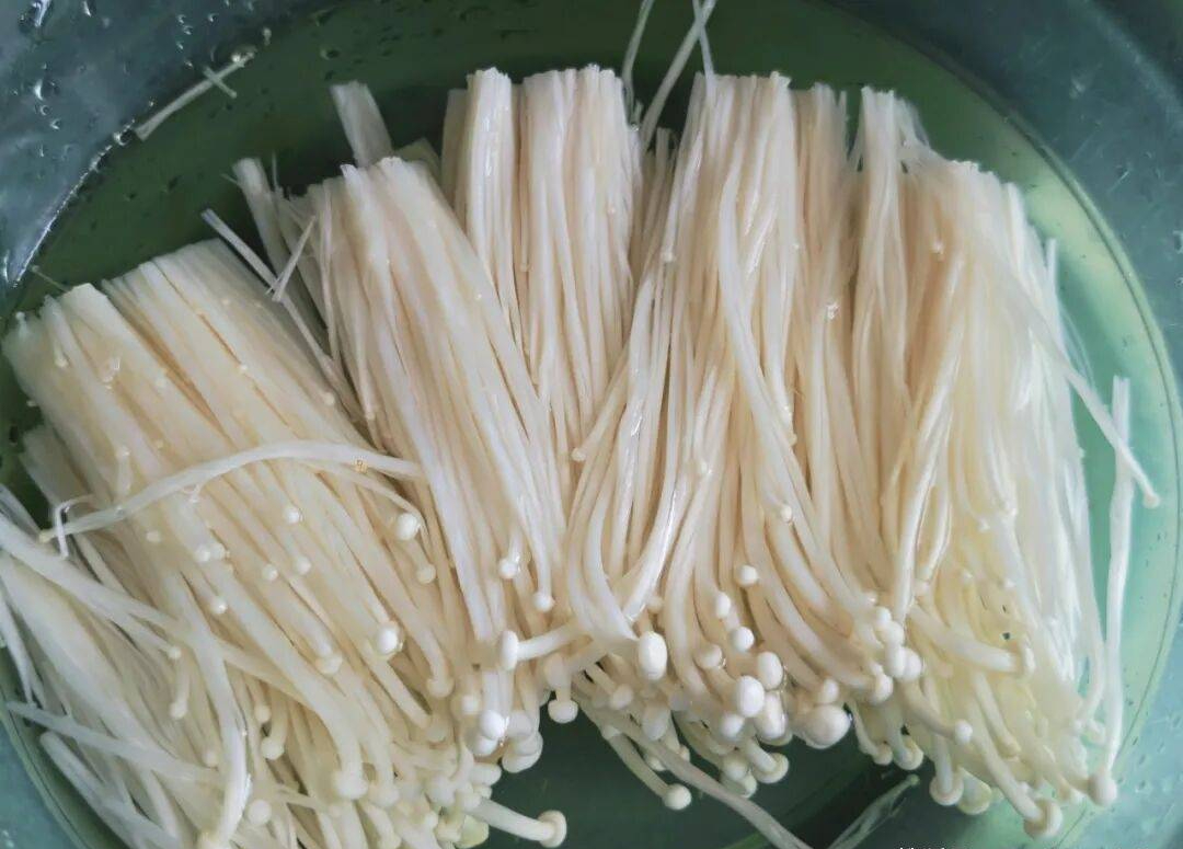 Mẹ tôi khiến cả nhà "mê mẩn" món ăn này: Bữa tối cứ nấu 1 nồi là các thành viên đua nhau ăn hết sạch- Ảnh 3.