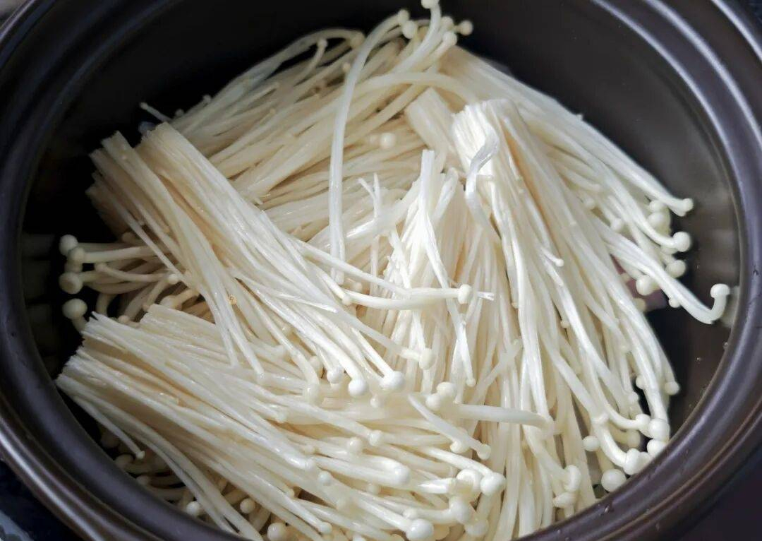 Mẹ tôi khiến cả nhà "mê mẩn" món ăn này: Bữa tối cứ nấu 1 nồi là các thành viên đua nhau ăn hết sạch- Ảnh 8.