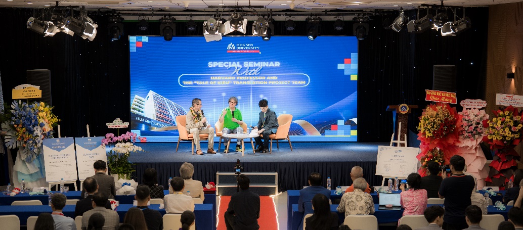 Giáo sư Đại học Harvard: Người trẻ dễ đánh mất “vũ trụ ngôn từ” trong thời đại AI- Ảnh 1.