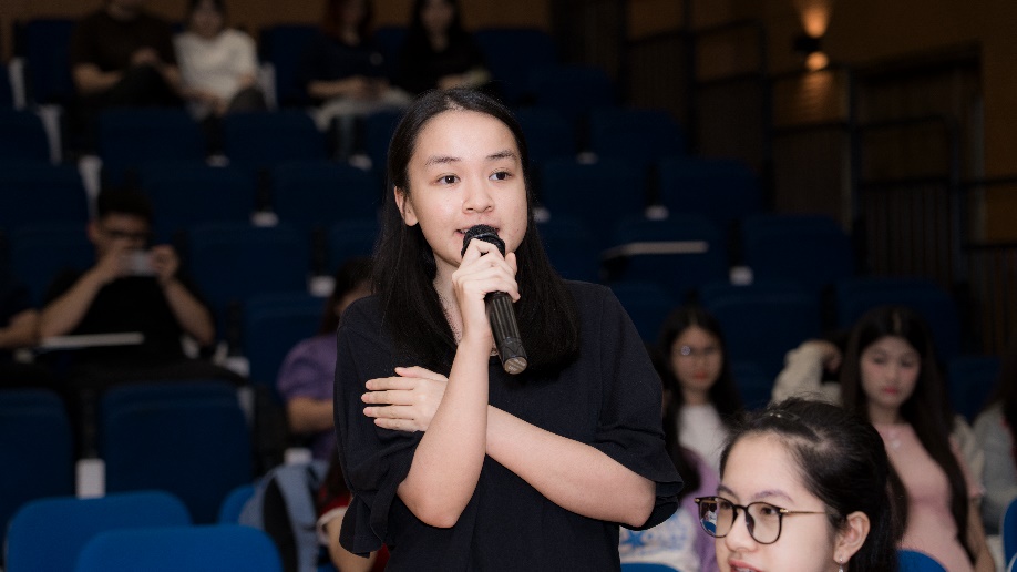 Giáo sư Đại học Harvard: Người trẻ dễ đánh mất “vũ trụ ngôn từ” trong thời đại AI- Ảnh 2.