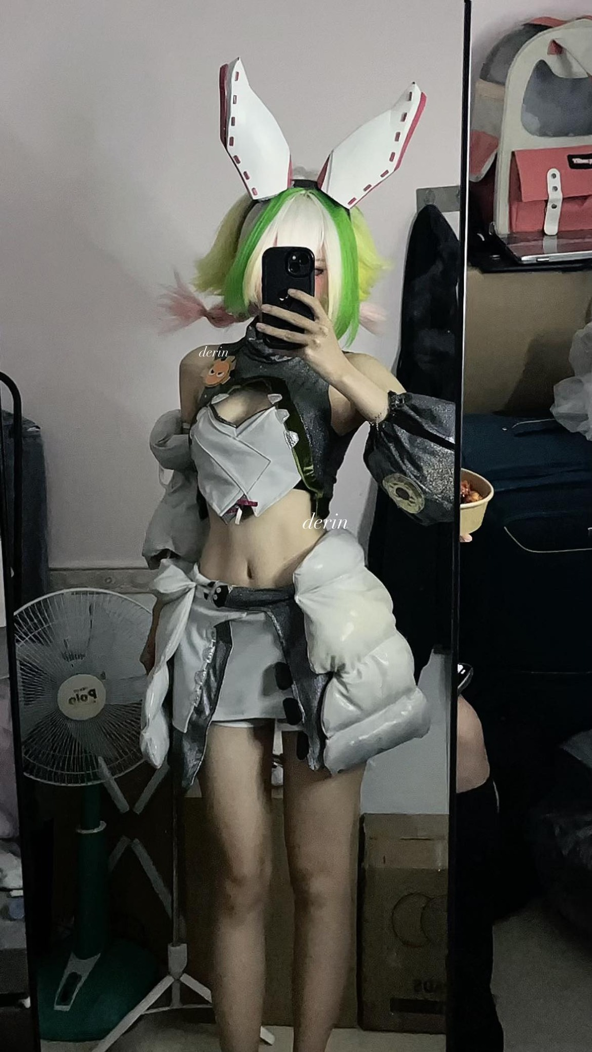 photo-1763997308947 photo-1763997308947