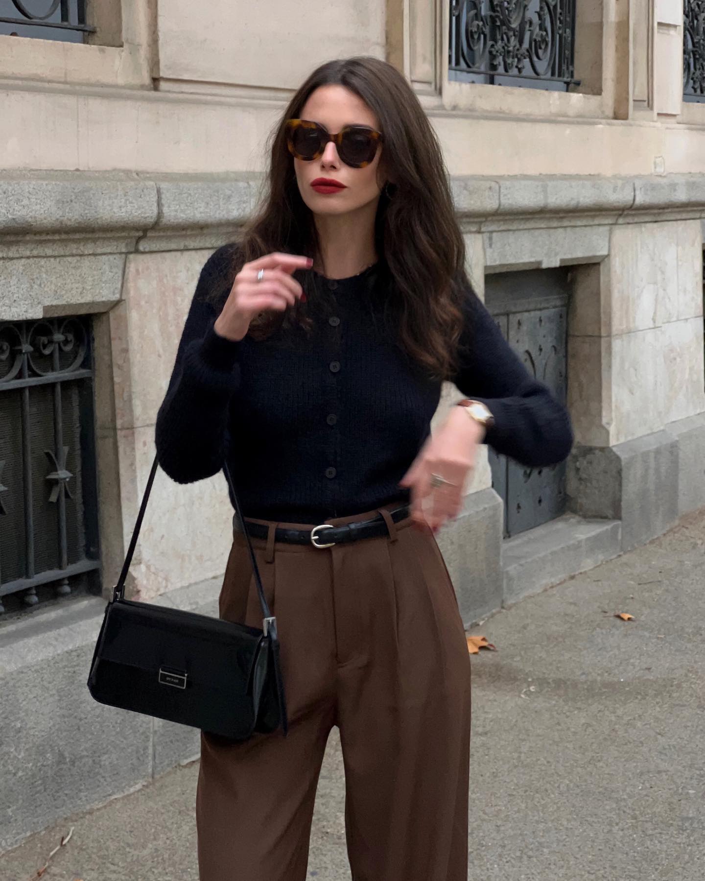 Phụ nữ Pháp đang mê mẩn trang phục màu nâu, mix đồ sang thế này không tham khảo quá phí- Ảnh 13.