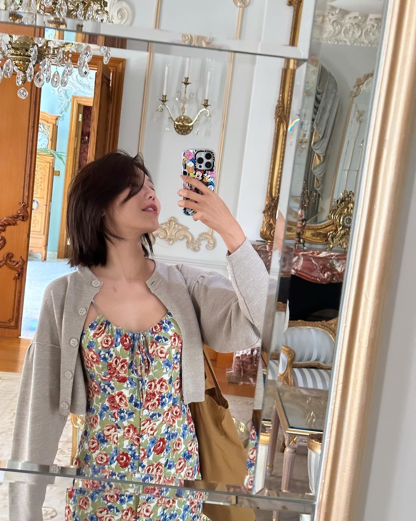 Từ những item rất quen thuộc, sao nữ Hàn có 5 công thức trang phục siêu hack tuổi- Ảnh 8.