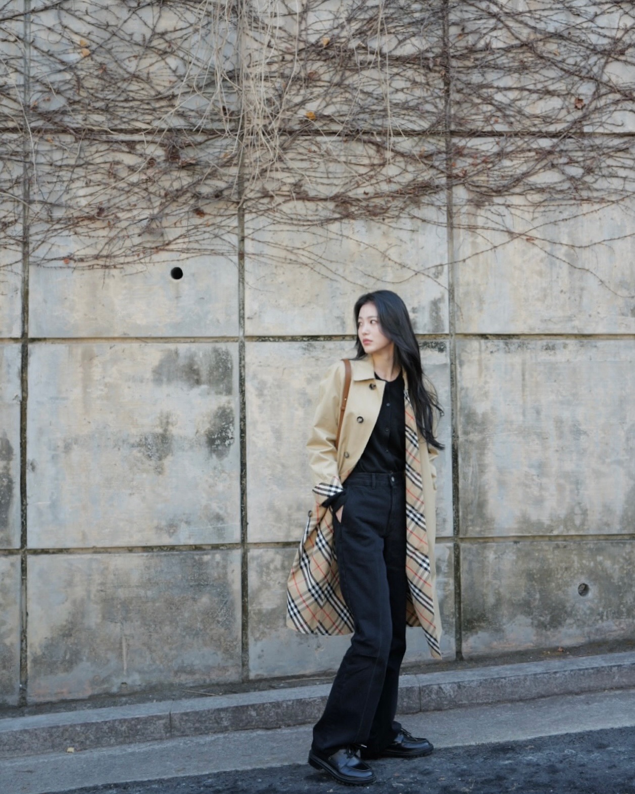 Từ những item rất quen thuộc, sao nữ Hàn có 5 công thức trang phục siêu hack tuổi- Ảnh 4.