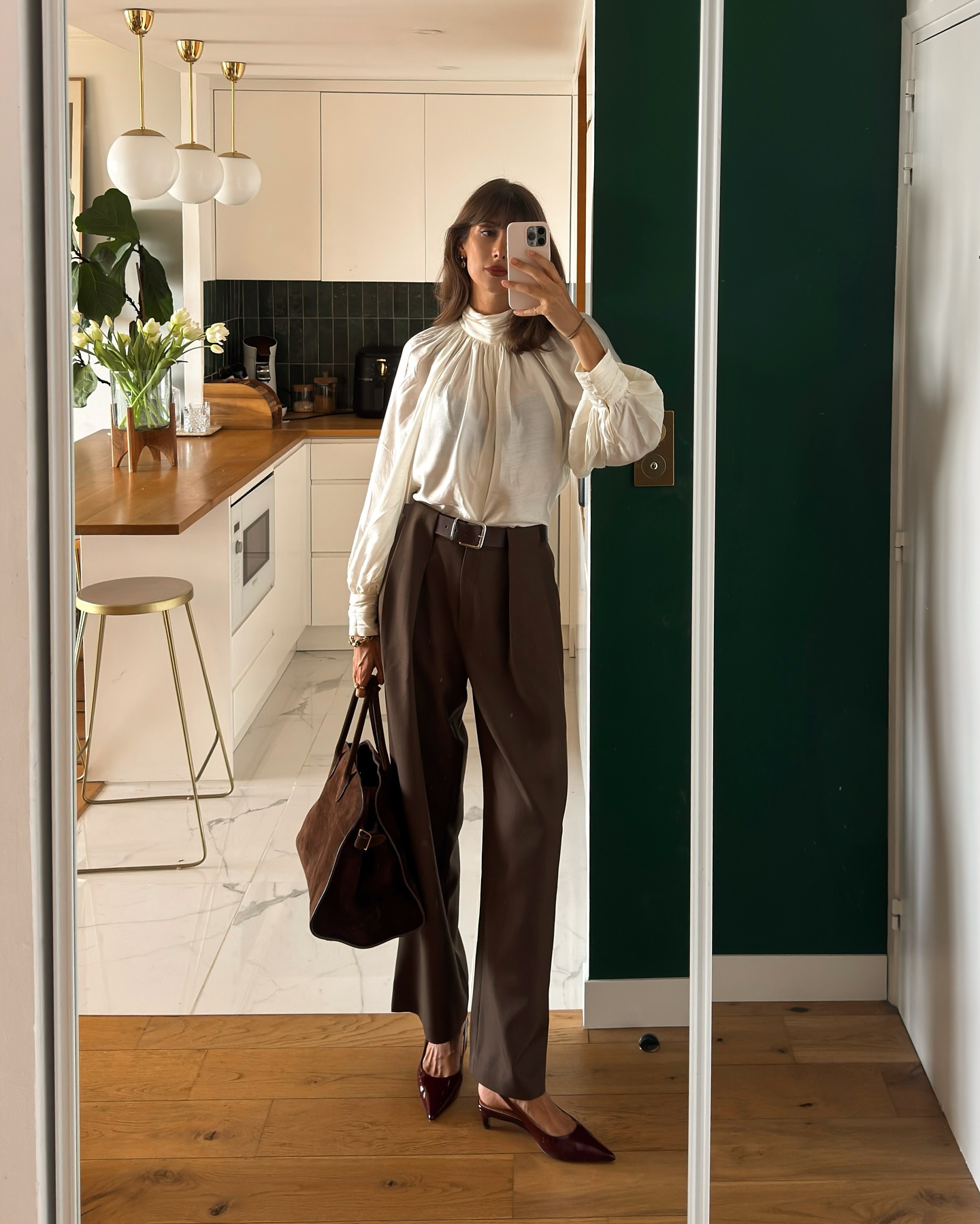 Phụ nữ Pháp đang mê mẩn trang phục màu nâu, mix đồ sang thế này không tham khảo quá phí- Ảnh 9.