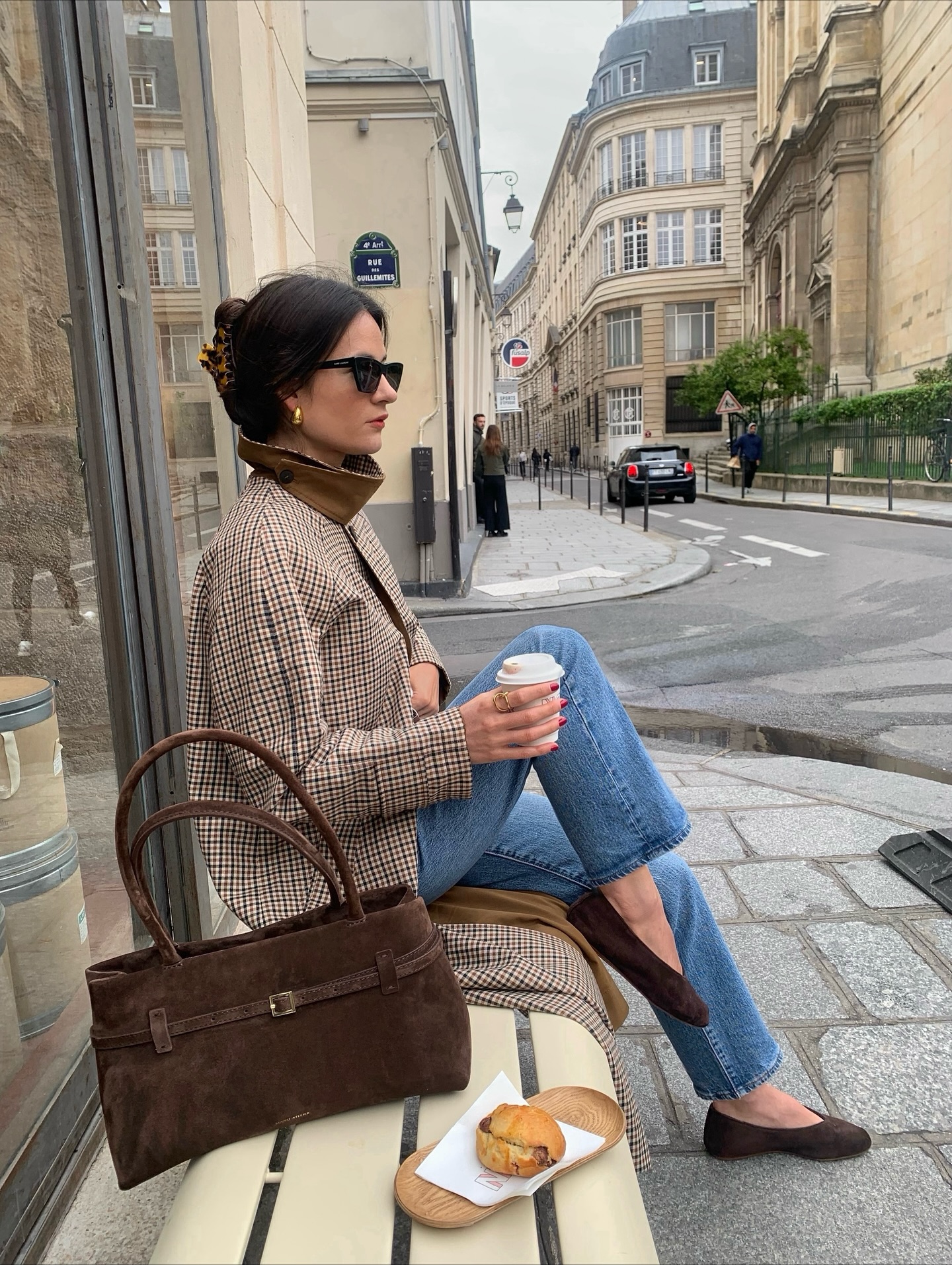 Phụ nữ Pháp đang mê mẩn trang phục màu nâu, mix đồ sang thế này không tham khảo quá phí- Ảnh 11.