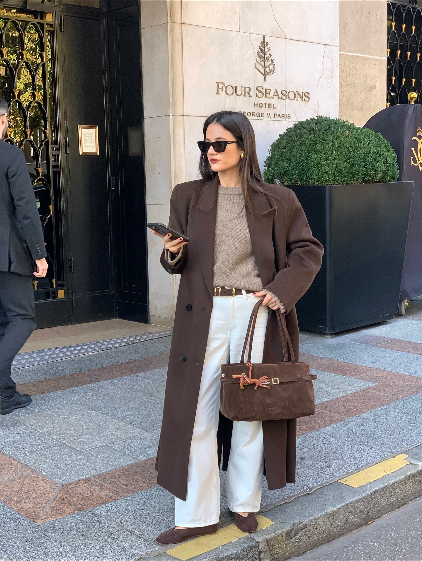 Phụ nữ Pháp đang mê mẩn trang phục màu nâu, mix đồ sang thế này không tham khảo quá phí- Ảnh 3.