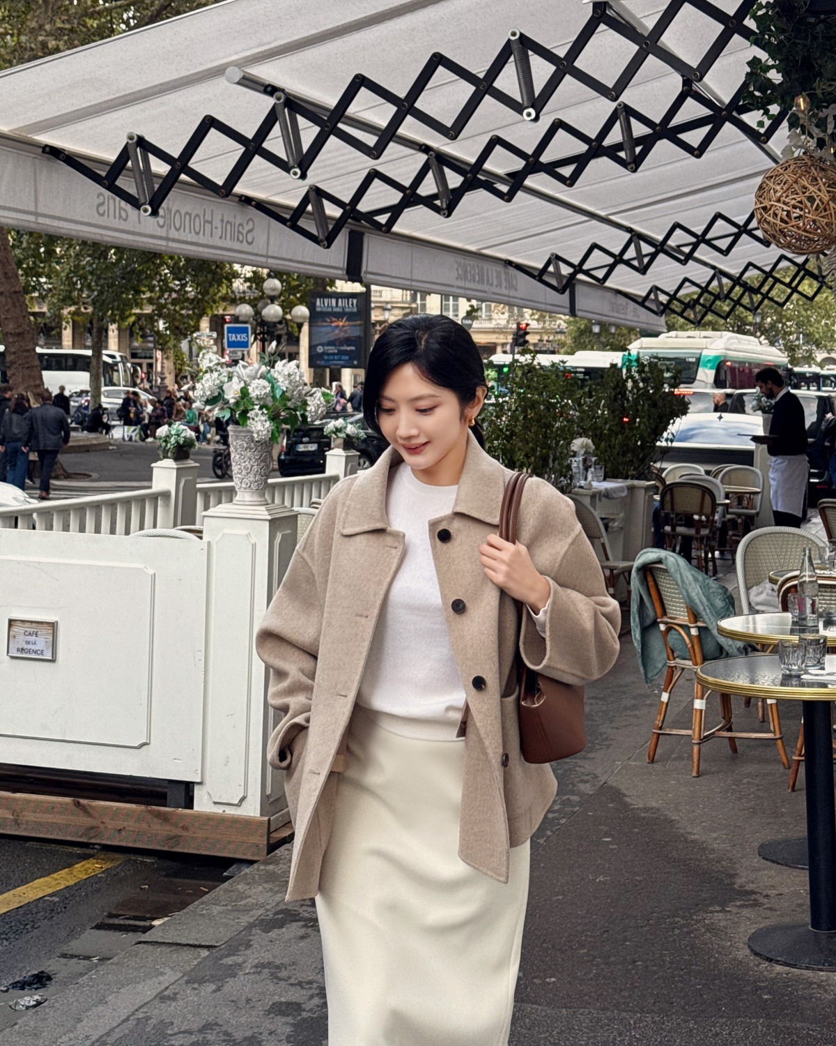 Đừng mặc áo khoác tối màu nữa vì có 4 kiểu áo sáng màu giúp vẻ ngoài trẻ trung gấp 3 lần- Ảnh 5.