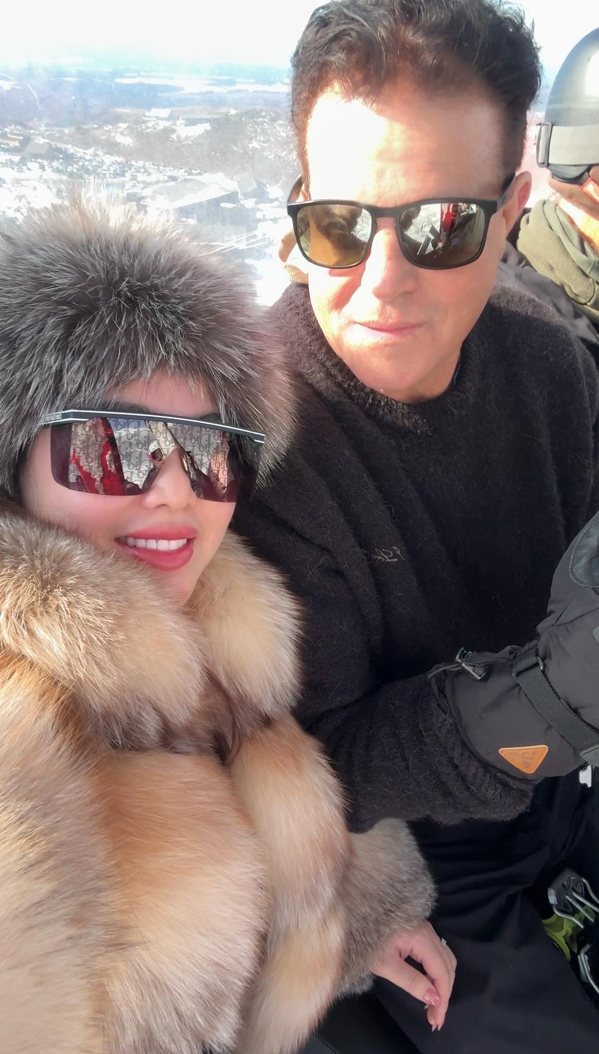 “Nấm lùn showbiz Việt” lấy chồng Tây cao m9 ra thông báo gấp- Ảnh 3. “Nấm lùn showbiz Việt” lấy chồng Tây cao m9 ra thông báo gấp- Ảnh 3.