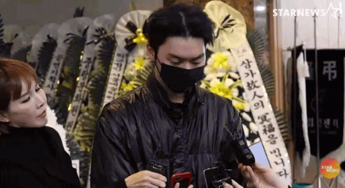 Tang lễ "ông nội quốc dân": Lee Seung Gi đến viếng đầu tiên, "bà nội quốc dân" cùng dàn sao gửi vòng hoa tiễn biệt- Ảnh 9.