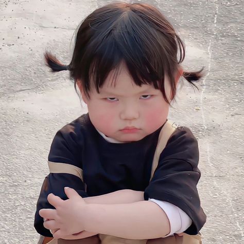 Con "trái tính trái nết" - Ai động vào cũng khóc, không vừa ý là cáu gắt: Mẹ nên làm gì?- Ảnh 2.