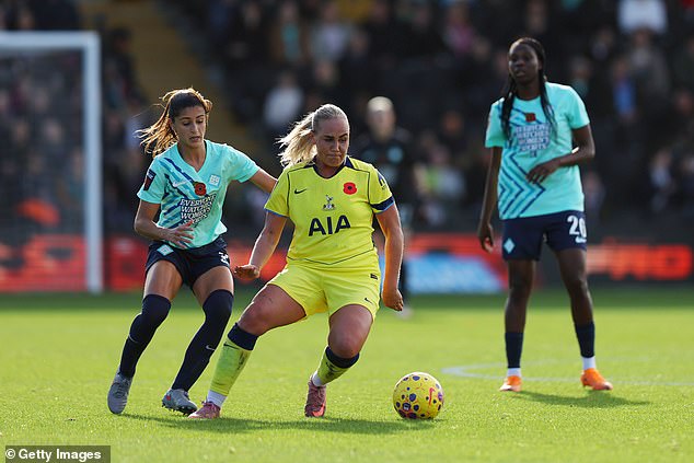 Chưa chia tay người cũ đã nhắn tin tán tỉnh nhau, cặp VĐV xinh đẹp bị chỉ trích “cắm sừng còn khoe khoang"- Ảnh 3. Chưa chia tay người cũ đã nhắn tin tán tỉnh nhau, cặp VĐV xinh đẹp bị chỉ trích “cắm sừng còn khoe khoang"- Ảnh 3.