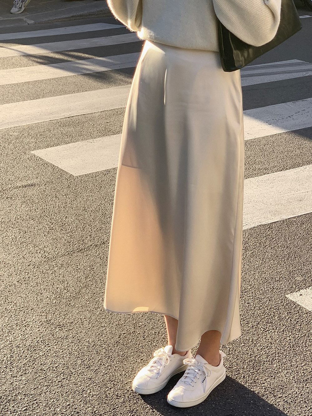 Cả set chân váy trông sang hơn hẳn nhờ 5 mẫu giày- Ảnh 12. Cả set chân váy trông sang hơn hẳn nhờ 5 mẫu giày- Ảnh 12.