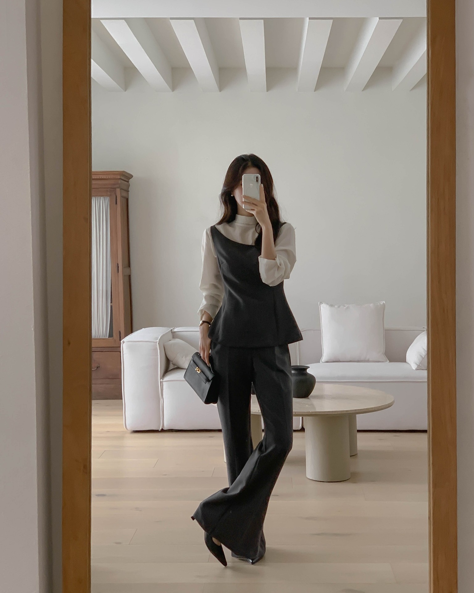 4 cách mặc quần ống rộng tôn dáng xuất sắc dù chị em đi giày cao gót hay không- Ảnh 4. 4 cách mặc quần ống rộng tôn dáng xuất sắc dù chị em đi giày cao gót hay không- Ảnh 4.