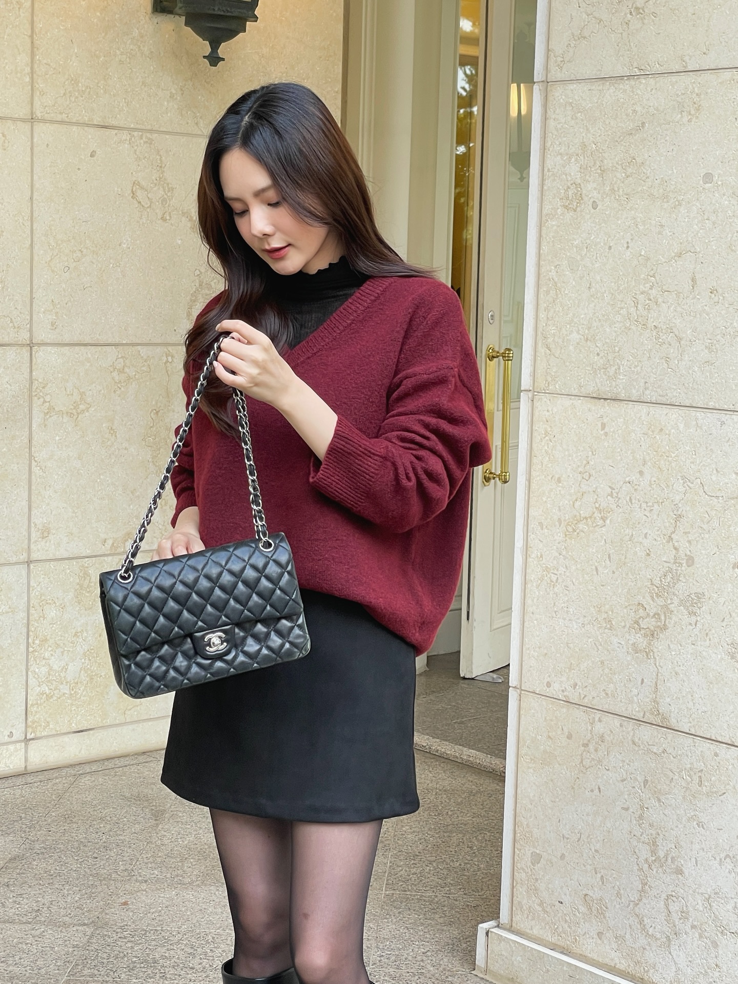 5 cách diện váy mùa đông đơn giản mà đẹp lung linh- Ảnh 5. 5 cách diện váy mùa đông đơn giản mà đẹp lung linh- Ảnh 5.