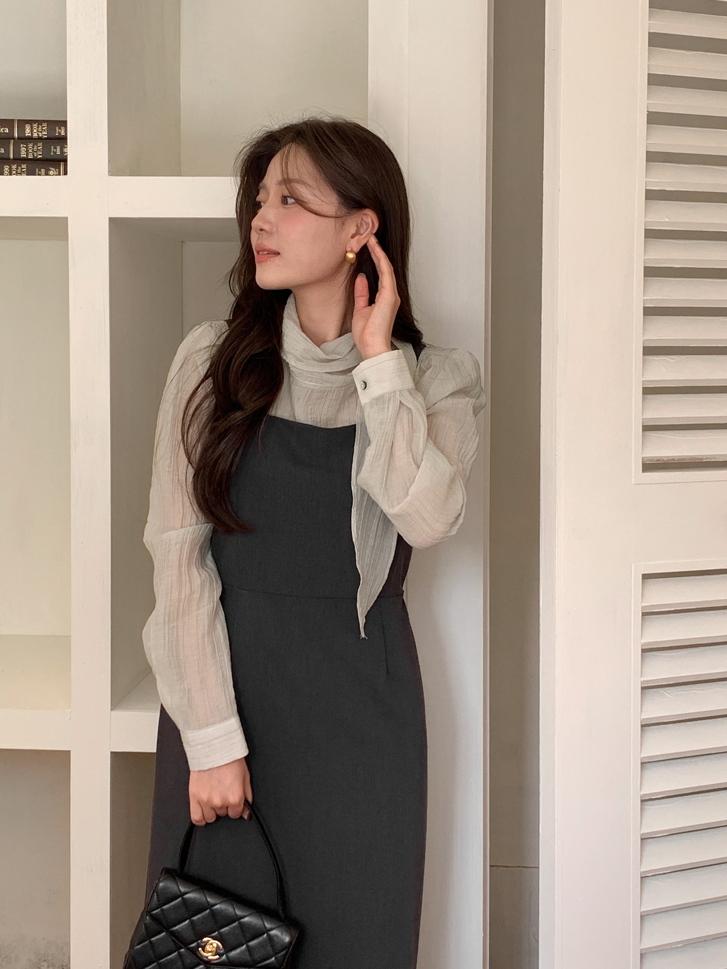 5 cách diện váy mùa đông đơn giản mà đẹp lung linh- Ảnh 1. 5 cách diện váy mùa đông đơn giản mà đẹp lung linh- Ảnh 1.