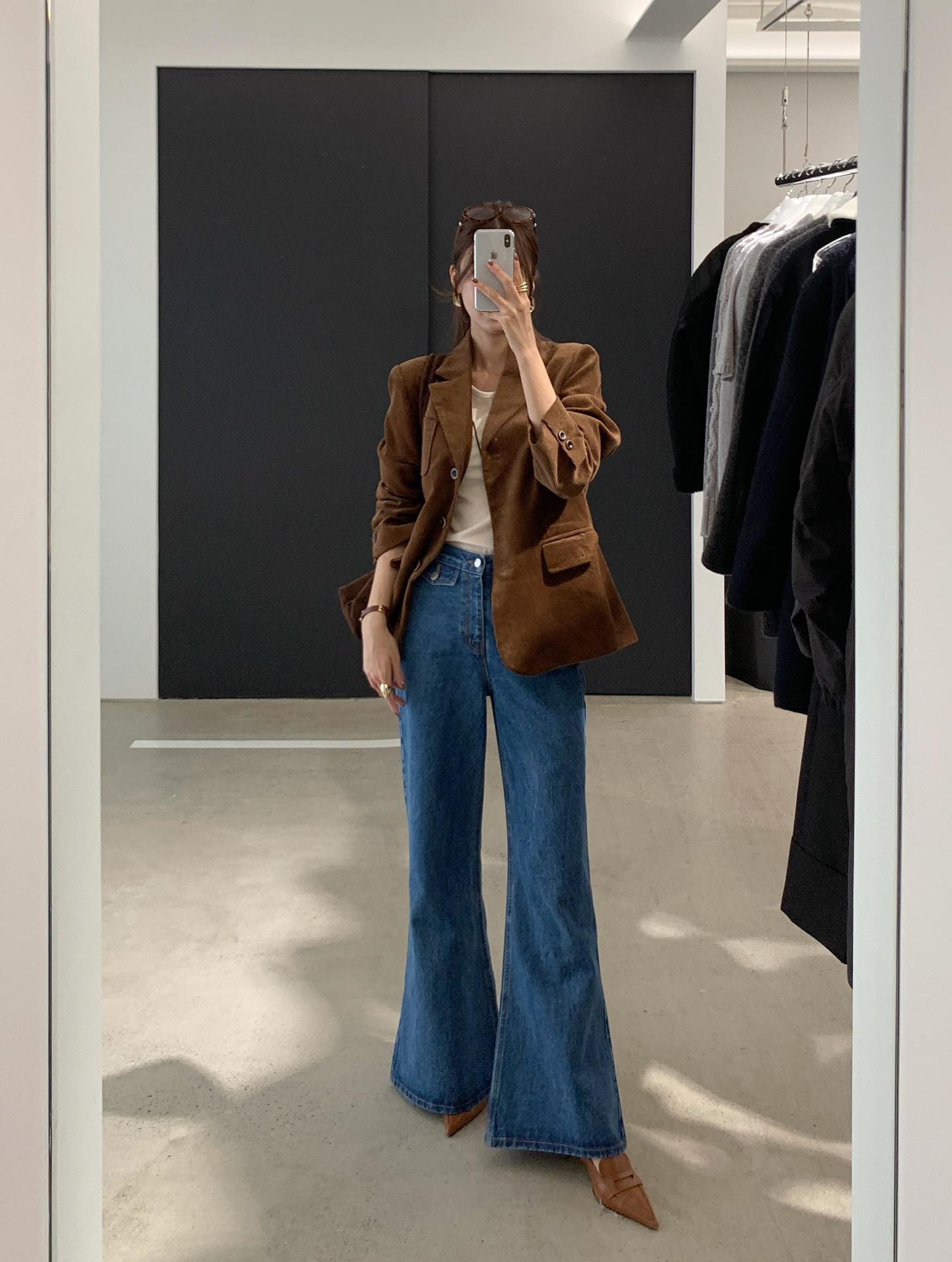 Top 5 item mùa đông là "cạ cứng" của quần jeans, chị em phải biết hết để nâng tầm phong cách- Ảnh 7.