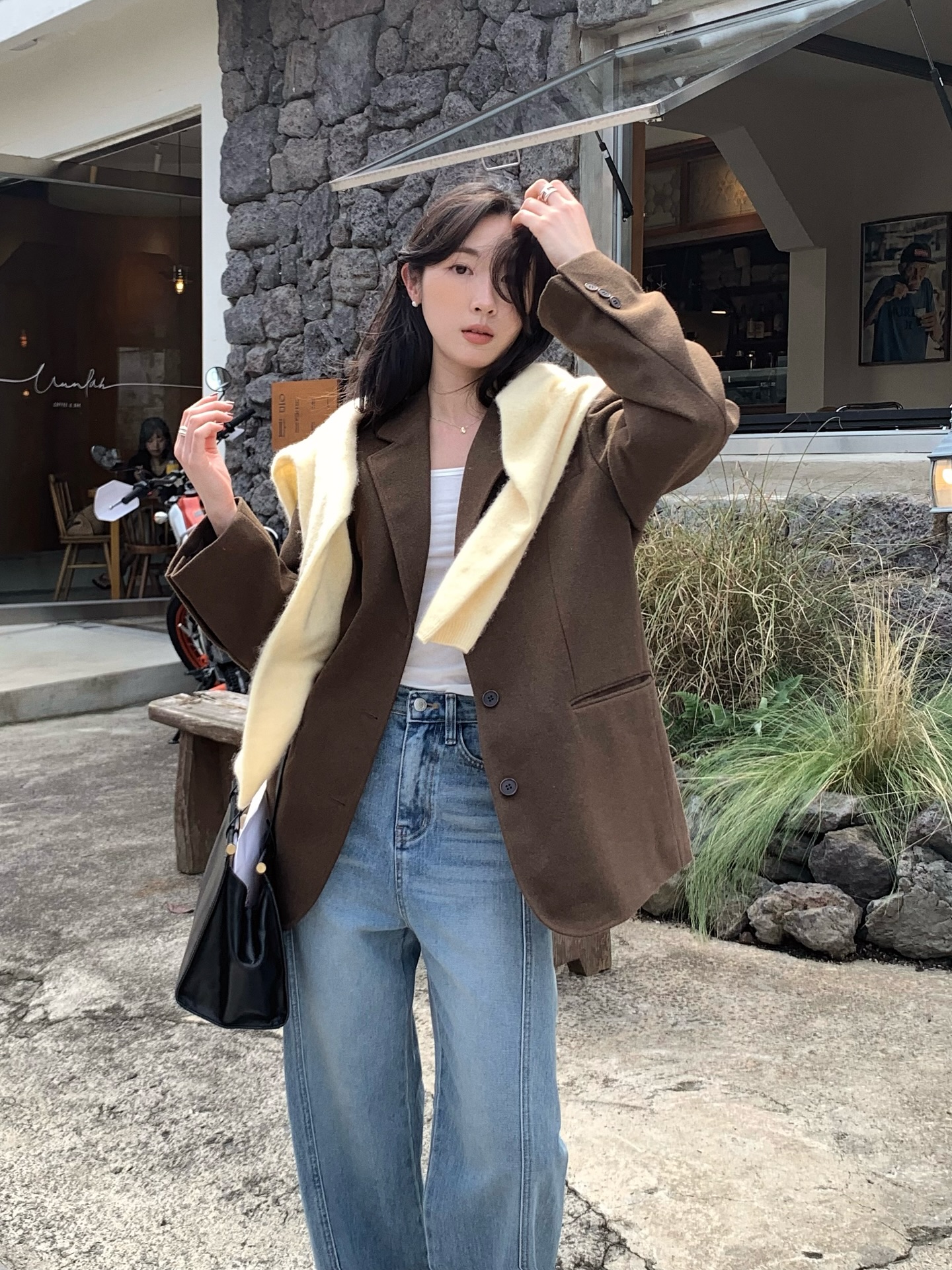 Top 5 item mùa đông là "cạ cứng" của quần jeans, chị em phải biết hết để nâng tầm phong cách- Ảnh 8.