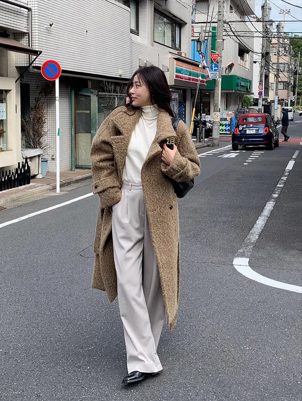 4 cách mặc quần ống rộng tôn dáng xuất sắc dù chị em đi giày cao gót hay không- Ảnh 9. 4 cách mặc quần ống rộng tôn dáng xuất sắc dù chị em đi giày cao gót hay không- Ảnh 9.