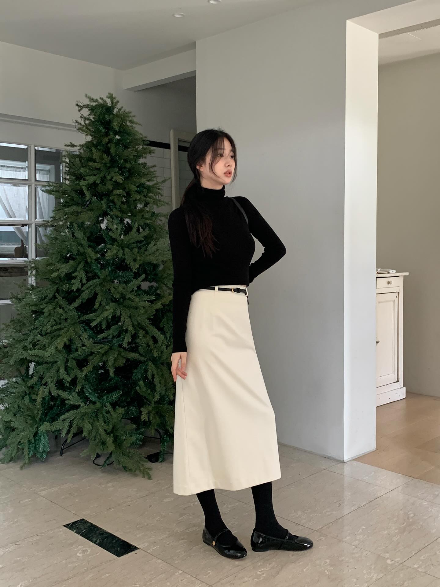 Cả set chân váy trông sang hơn hẳn nhờ 5 mẫu giày- Ảnh 7. Cả set chân váy trông sang hơn hẳn nhờ 5 mẫu giày- Ảnh 7.