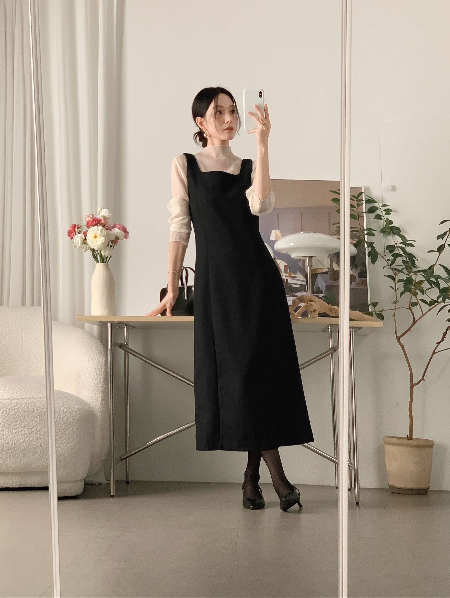 5 cách diện váy mùa đông đơn giản mà đẹp lung linh- Ảnh 3. 5 cách diện váy mùa đông đơn giản mà đẹp lung linh- Ảnh 3.