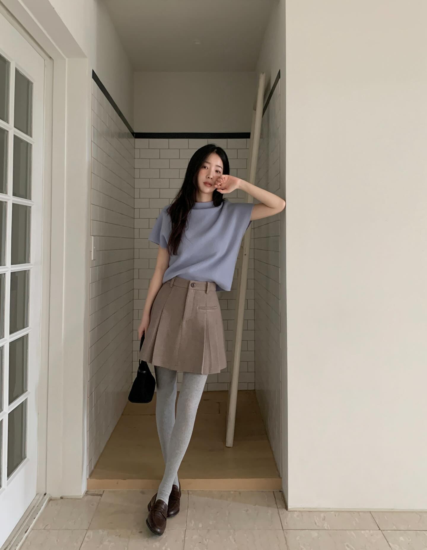 Cả set chân váy trông sang hơn hẳn nhờ 5 mẫu giày- Ảnh 5. Cả set chân váy trông sang hơn hẳn nhờ 5 mẫu giày- Ảnh 5.