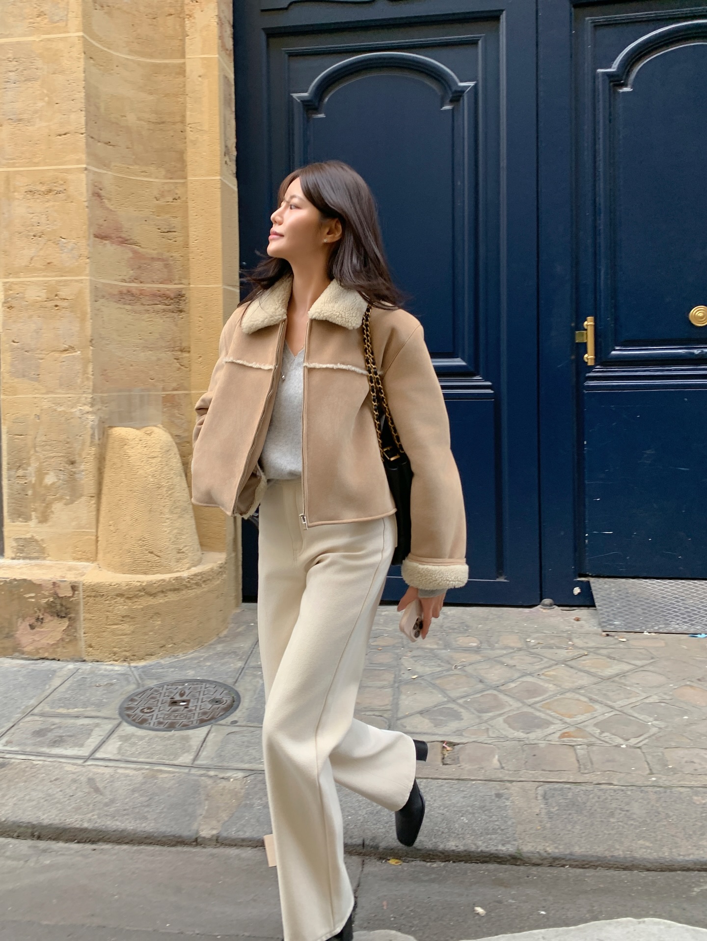 4 cách mặc quần ống rộng tôn dáng xuất sắc dù chị em đi giày cao gót hay không- Ảnh 6. 4 cách mặc quần ống rộng tôn dáng xuất sắc dù chị em đi giày cao gót hay không- Ảnh 6.