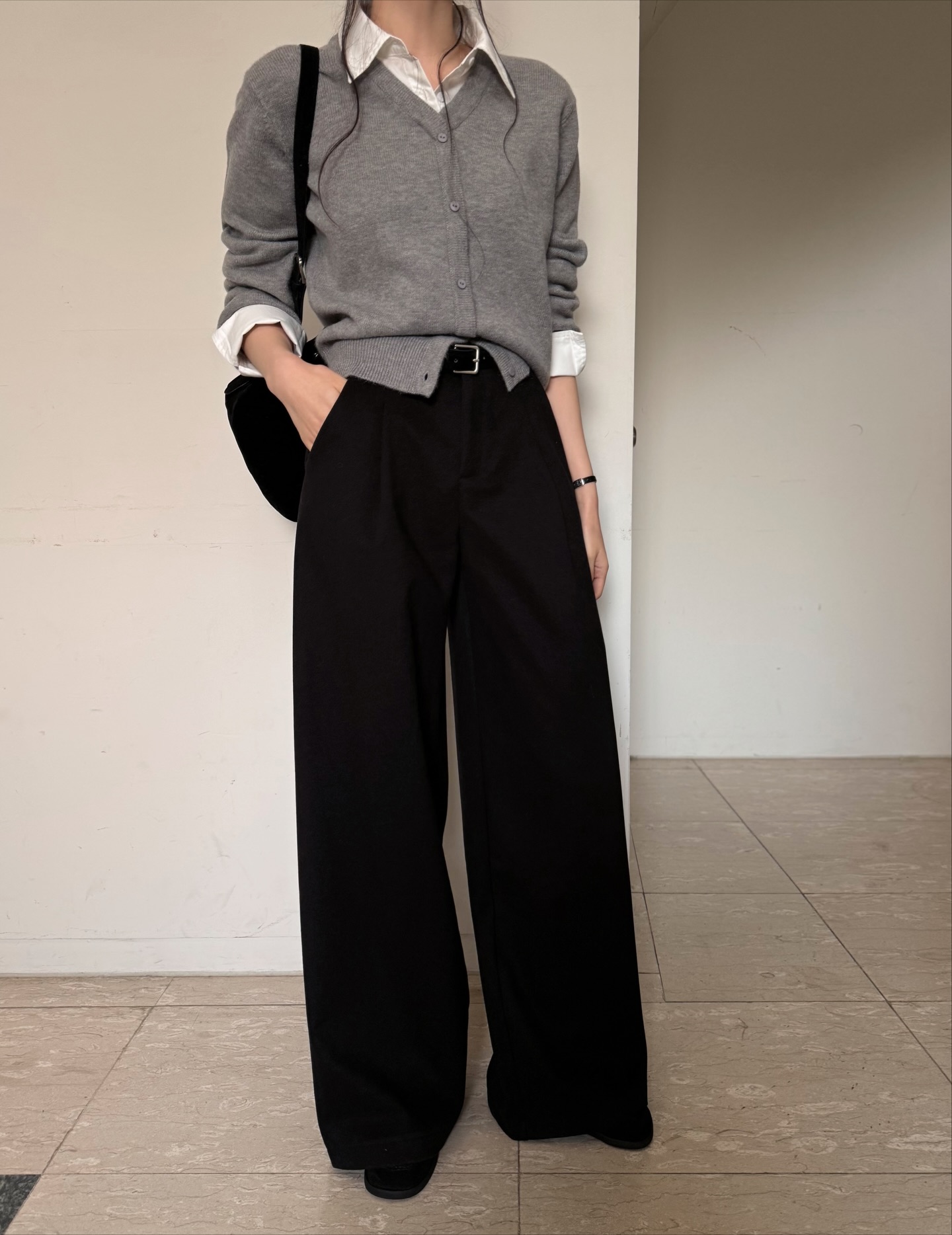 4 cách mặc quần ống rộng tôn dáng xuất sắc dù chị em đi giày cao gót hay không- Ảnh 2. 4 cách mặc quần ống rộng tôn dáng xuất sắc dù chị em đi giày cao gót hay không- Ảnh 2.