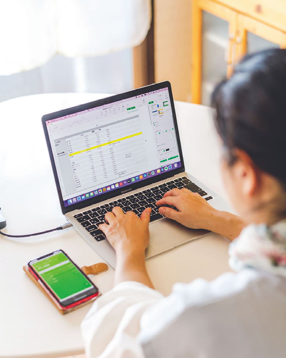 40-55 tuổi: Đừng để "trend" dắt mũi tiền bạn - 5 cách tránh mất sạch chỉ vì "đầu tư theo phong trào"- Ảnh 1.