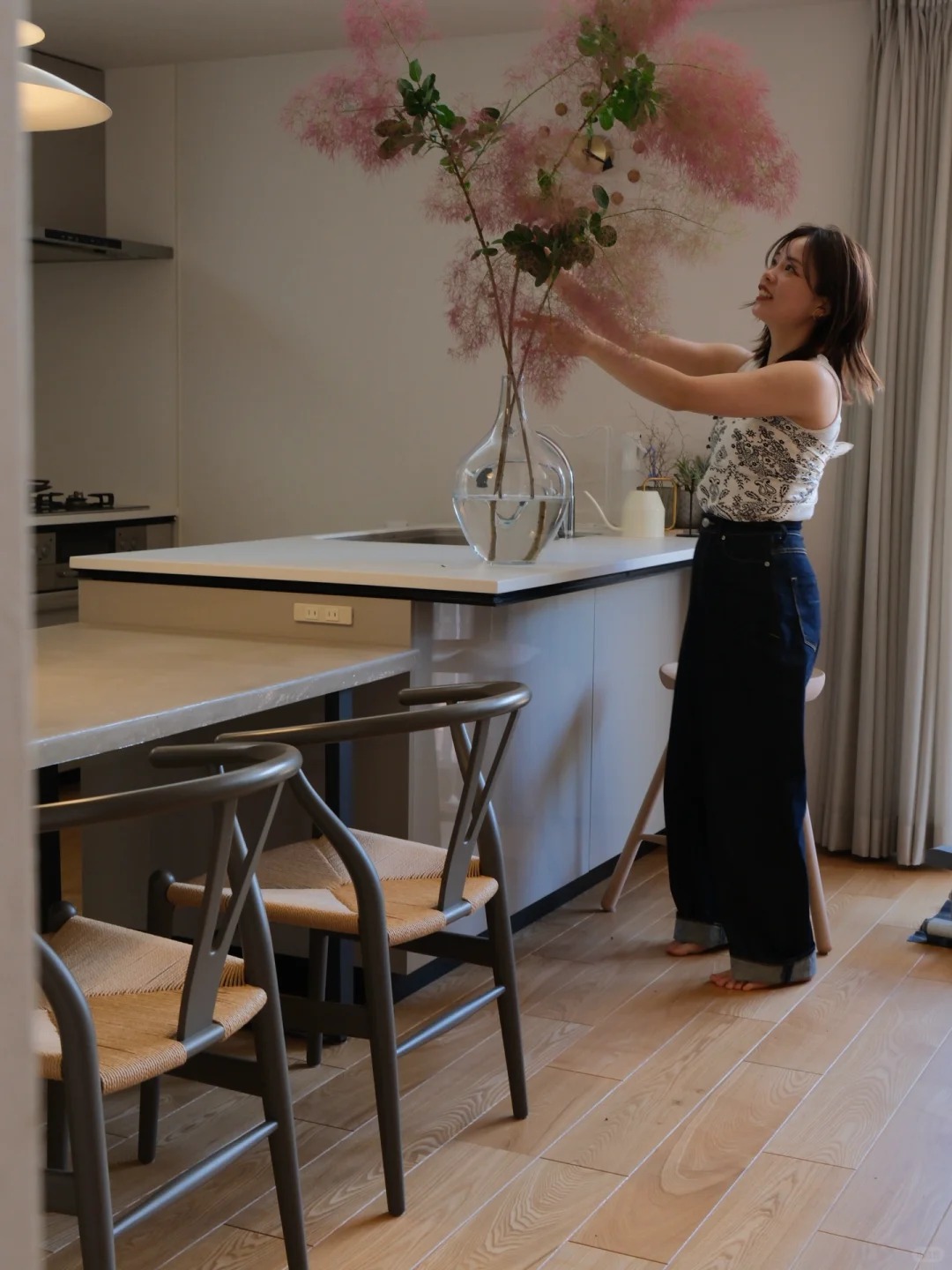 "Lạc lối" trước bình hoa khói tím: Loài cây nhìn như mây bông đang gây sốt góc nhà chị em- Ảnh 12. "Lạc lối" trước bình hoa khói tím: Loài cây nhìn như mây bông đang gây sốt góc nhà chị em- Ảnh 12.