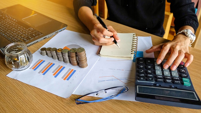 9 dấu hiệu cảnh báo tài chính của bạn chưa sẵn sàng để nghỉ hưu - ai mắc 3 dấu hiệu cũng nên hoãn ngay- Ảnh 2.