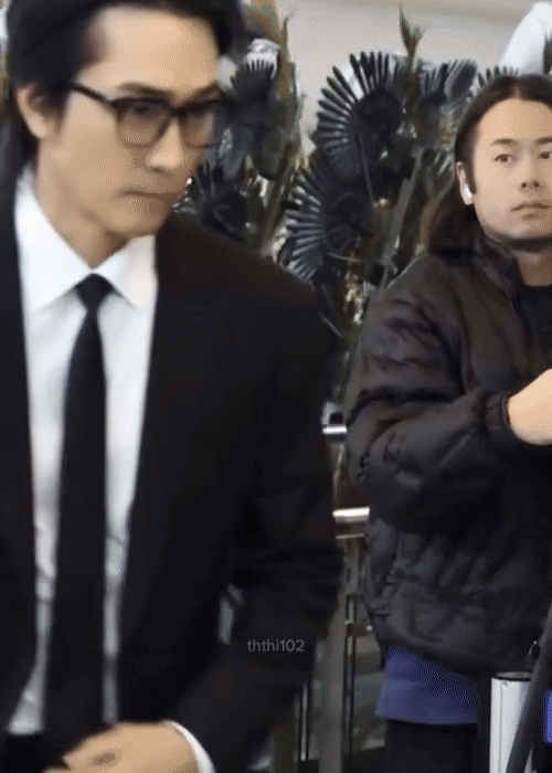 Cả showbiz đến viếng "ông nội quốc dân": Choi Ji Woo khóc xé lòng, Song Seung Hun - Kim Yoo Jung thất thần- Ảnh 7. Cả showbiz đến viếng "ông nội quốc dân": Choi Ji Woo khóc xé lòng, Song Seung Hun - Kim Yoo Jung thất thần- Ảnh 7.