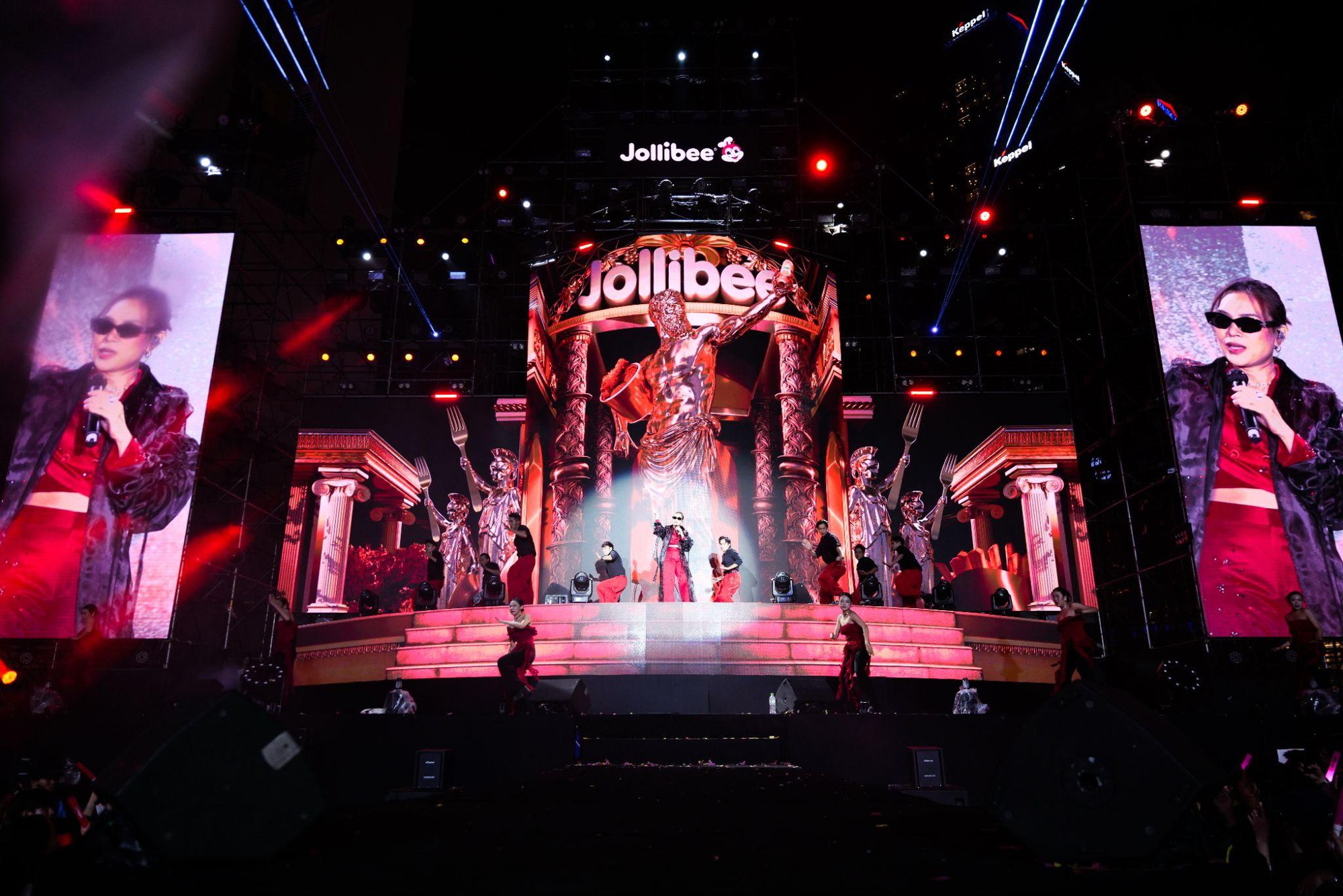 Jollibee Việt Nam đóng góp 1 tỷ đồng cho miền Trung khắc phục hậu quả sau bão lũ- Ảnh 1. Jollibee Việt Nam đóng góp 1 tỷ đồng cho miền Trung khắc phục hậu quả sau bão lũ- Ảnh 1.