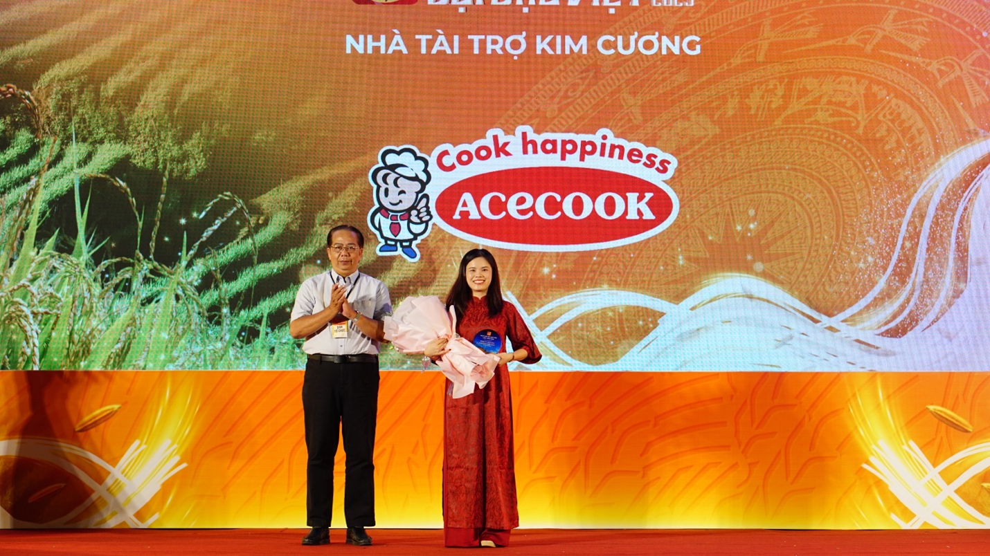Hơn 40.000 khách tham quan trải nghiệm gian hàng Acecook Việt Nam tại Ngày hội sợi Gạo 2025- Ảnh 1. Hơn 40.000 khách tham quan trải nghiệm gian hàng Acecook Việt Nam tại Ngày hội sợi Gạo 2025- Ảnh 1.