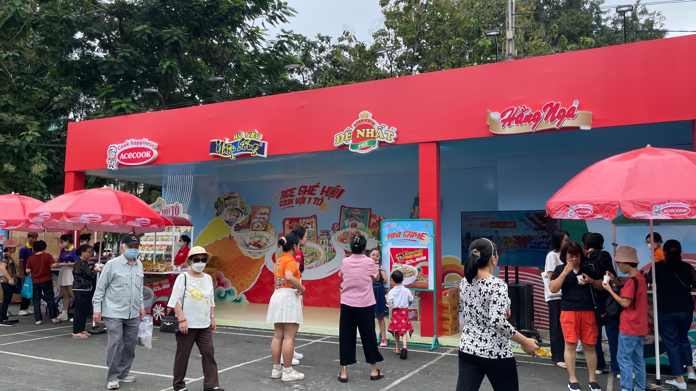 Hơn 40.000 khách tham quan trải nghiệm gian hàng Acecook Việt Nam tại Ngày hội sợi Gạo 2025- Ảnh 3. Hơn 40.000 khách tham quan trải nghiệm gian hàng Acecook Việt Nam tại Ngày hội sợi Gạo 2025- Ảnh 3.