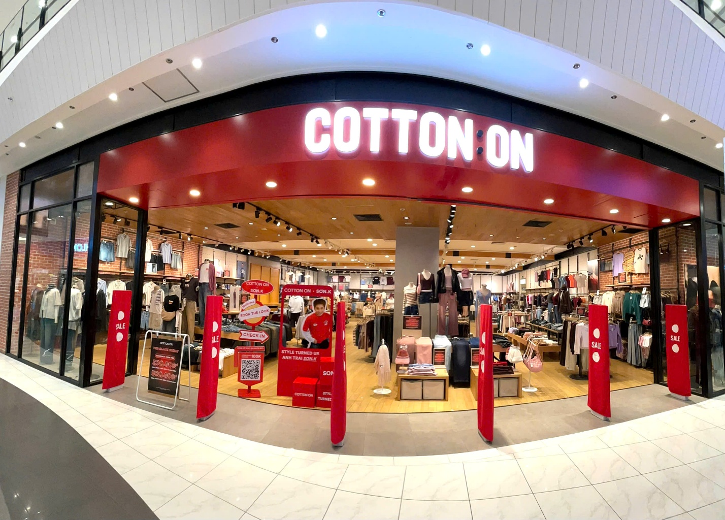 Các trung tâm thương mại náo nhiệt vì ACFC Black Friday Sale- Ảnh 9.