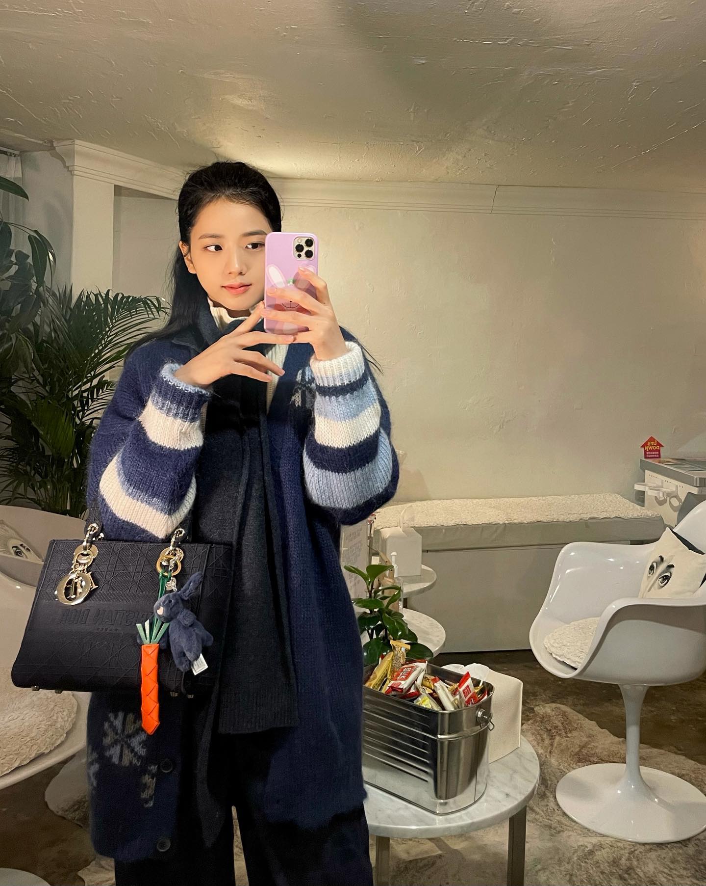 Hóa ra Jisoo là "cao thủ" mặc áo len, gợi ý 5 công thức hack tuổi đỉnh của đỉnh- Ảnh 12.