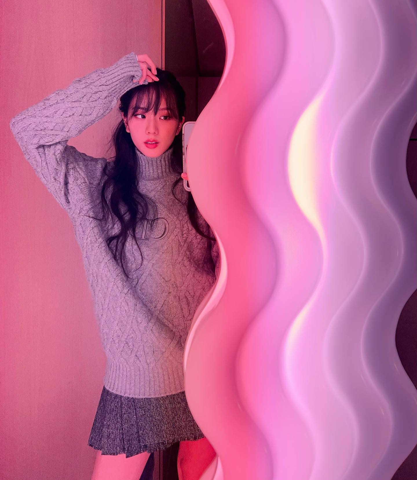 Hóa ra Jisoo là "cao thủ" mặc áo len, gợi ý 5 công thức hack tuổi đỉnh của đỉnh- Ảnh 5.