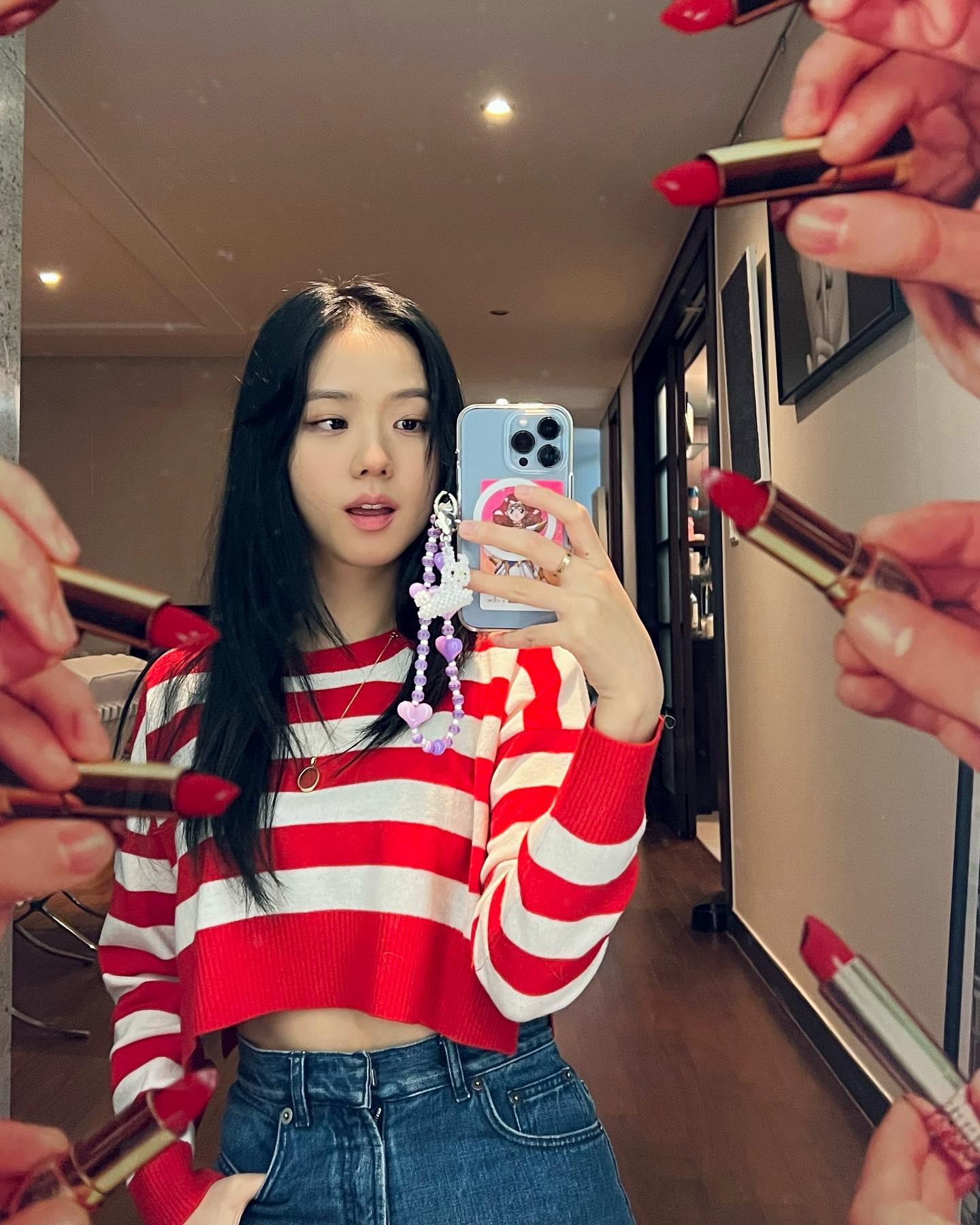 Hóa ra Jisoo là "cao thủ" mặc áo len, gợi ý 5 công thức hack tuổi đỉnh của đỉnh- Ảnh 1.