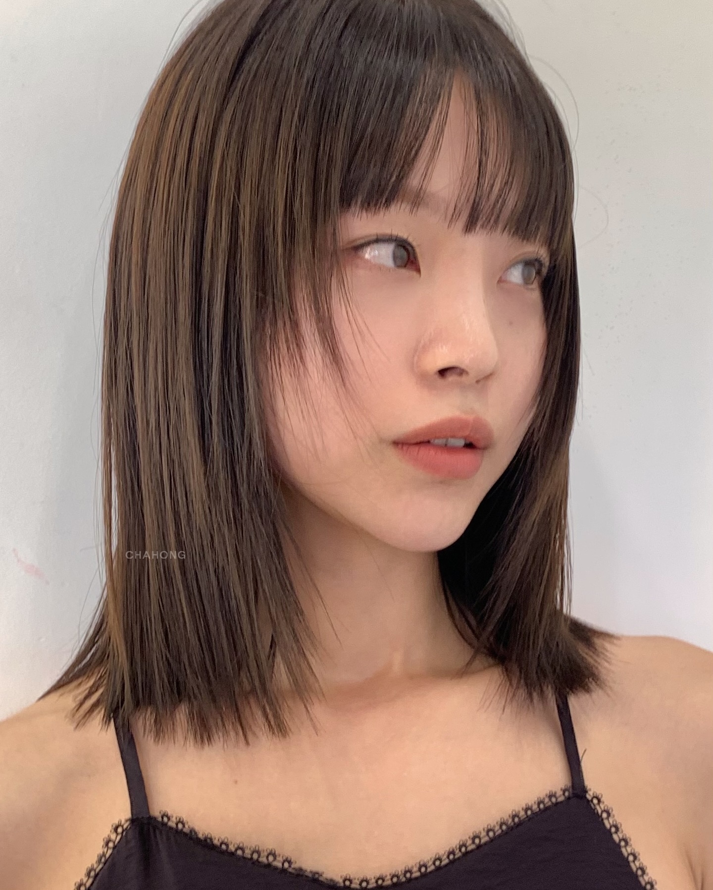 Tóc suôn thẳng soán ngôi tóc xoăn với 5 kiểu hot nhất đông này: Siêu trẻ, sang trọng và dễ chăm sóc- Ảnh 5.