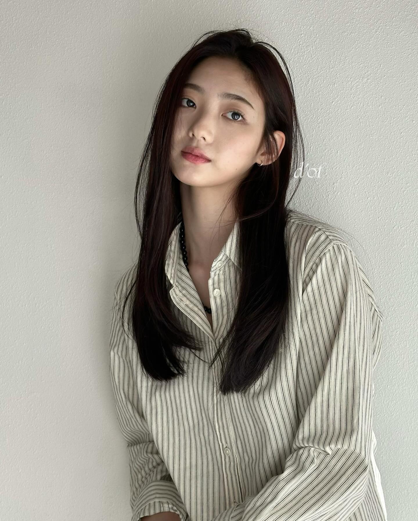 Tóc suôn thẳng soán ngôi tóc xoăn với 5 kiểu hot nhất đông này: Siêu trẻ, sang trọng và dễ chăm sóc- Ảnh 10.