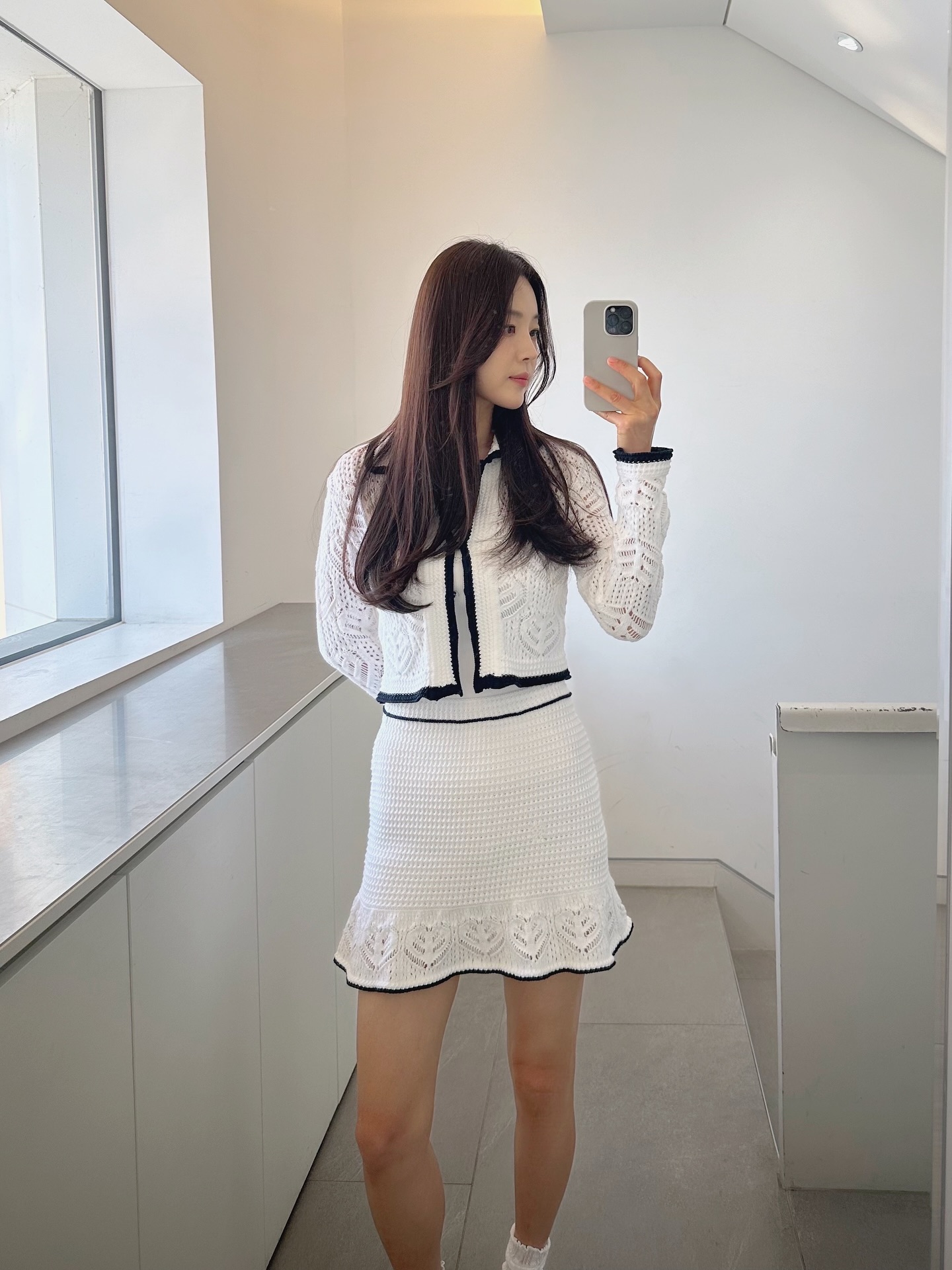 Phụ nữ trên 40 tuổi cứ mặc chân váy ngắn thật nhiều vào, vì có 4 kiểu rất ngọt ngào và tôn dáng- Ảnh 6.